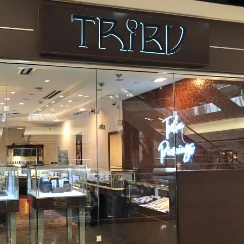 Tribu Piercings storefront inside shopping mall center