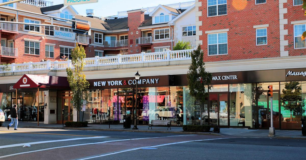 Downtown Edgewater shopping district in New Jersey